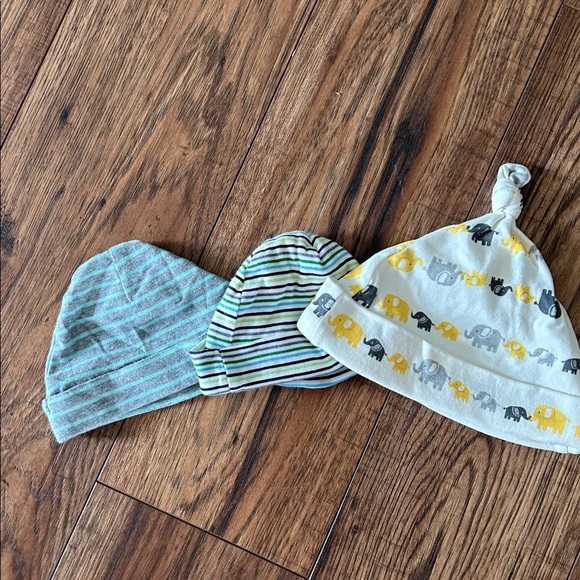 9 Carter's Assorted Baby Caps 0-6 mos clearing baby items. - Picture 7 of 7